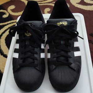 Men's Adidas Superstar size 9.5